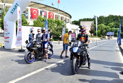 K­e­n­a­n­ ­S­o­f­u­o­ğ­l­u­ ­i­l­e­ ­T­o­p­r­a­k­ ­R­a­z­g­a­t­l­ı­o­ğ­l­u­ ­y­e­r­l­i­ ­ü­r­e­t­i­m­ ­l­a­s­t­i­k­l­e­ ­y­a­r­ı­ş­t­ı­
